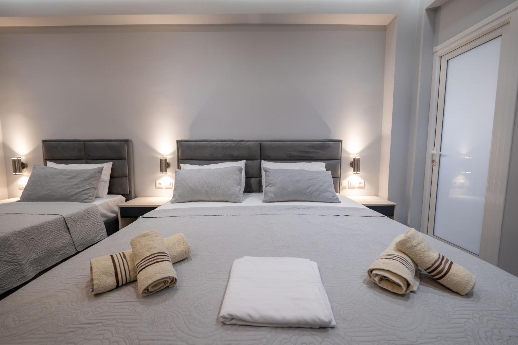 Hotel Porti Sarandë Esterno foto