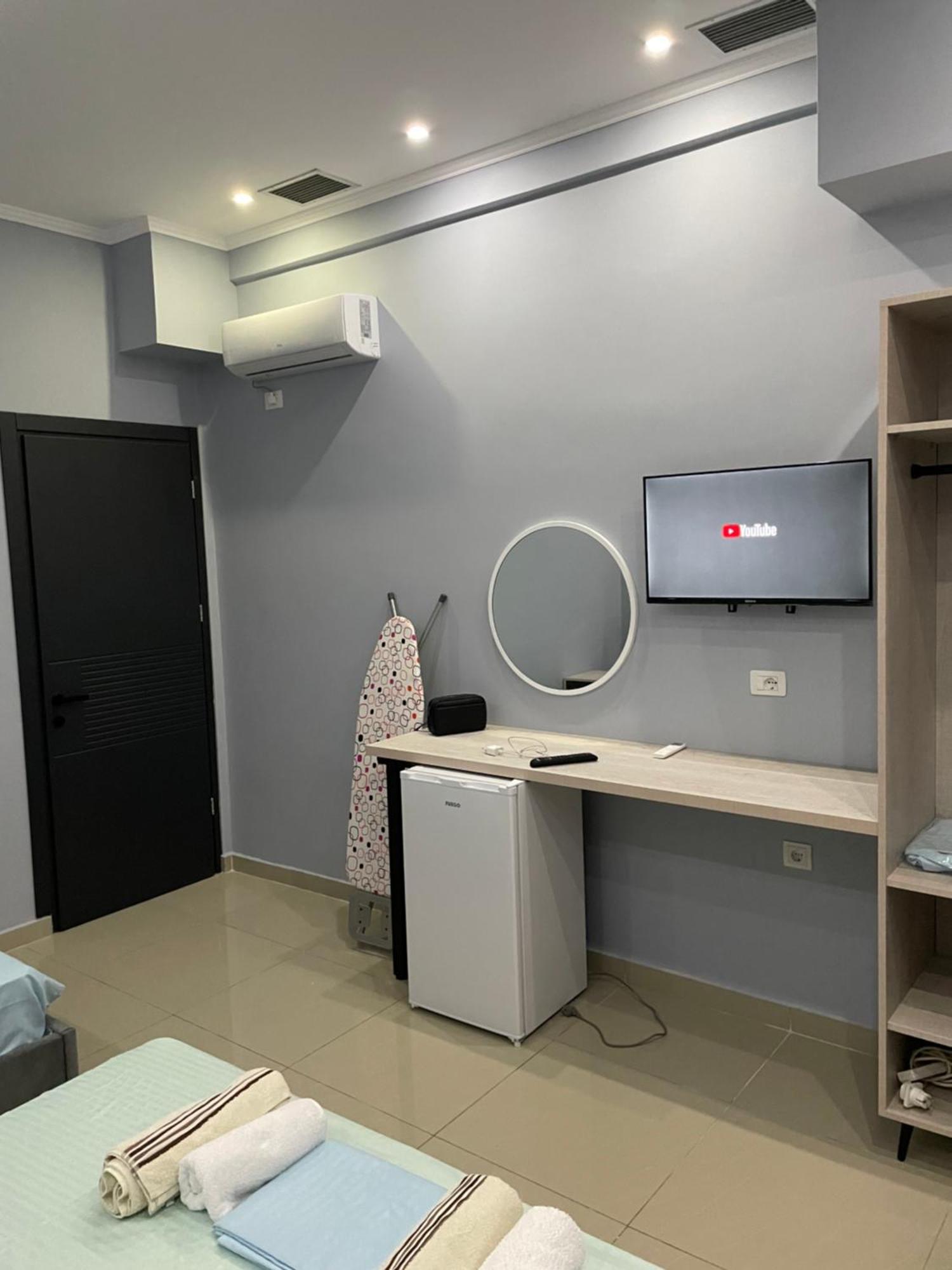 Hotel Porti Sarandë Esterno foto